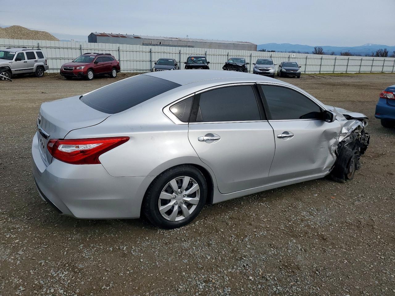 2016 Nissan Altima 2.5 - Image 3