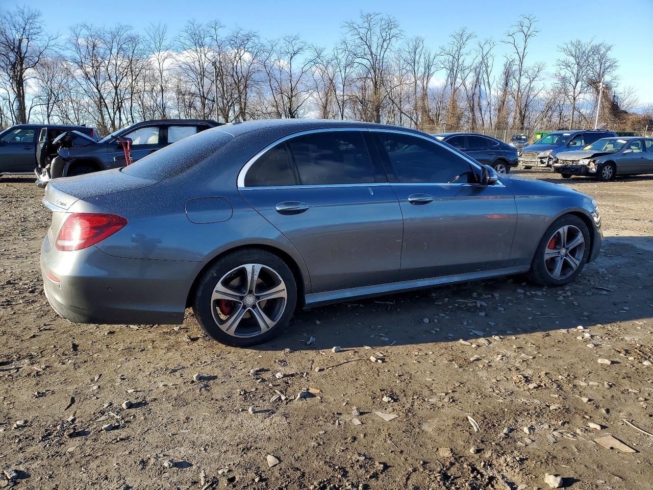 2017 Mercedes-Benz E 300 4Matic - Фото 3