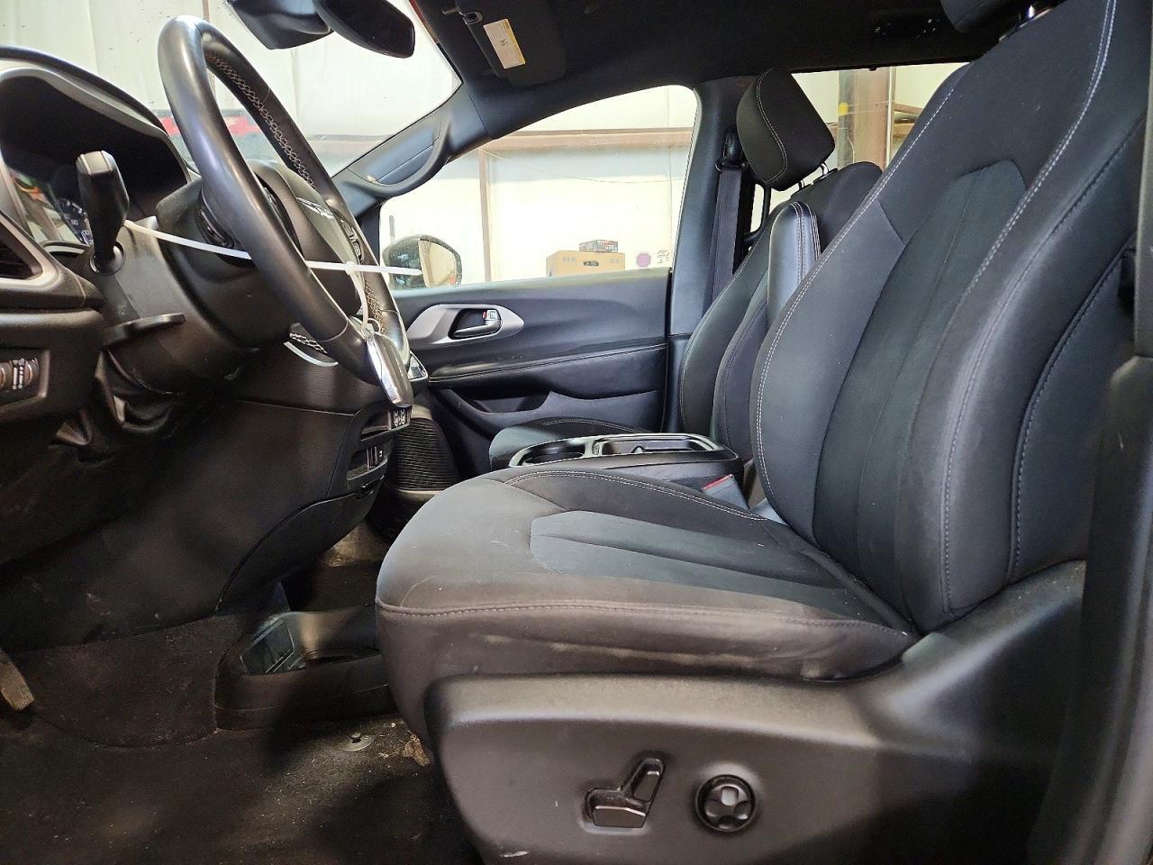 2022 Chrysler Pacifica Touring - Фото 7