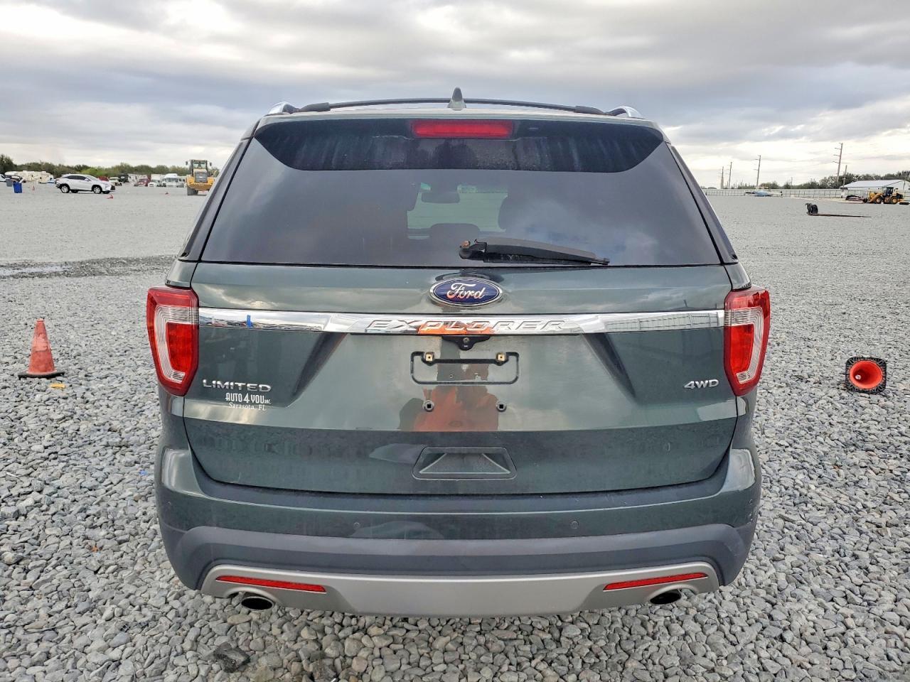 2016 Ford Explorer Limited - Image 6