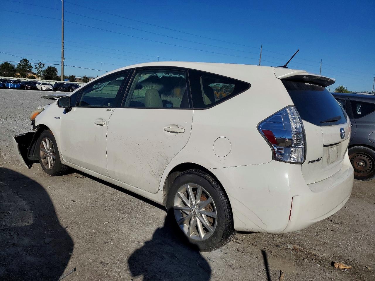2012 Toyota Prius V Five - Фото 2