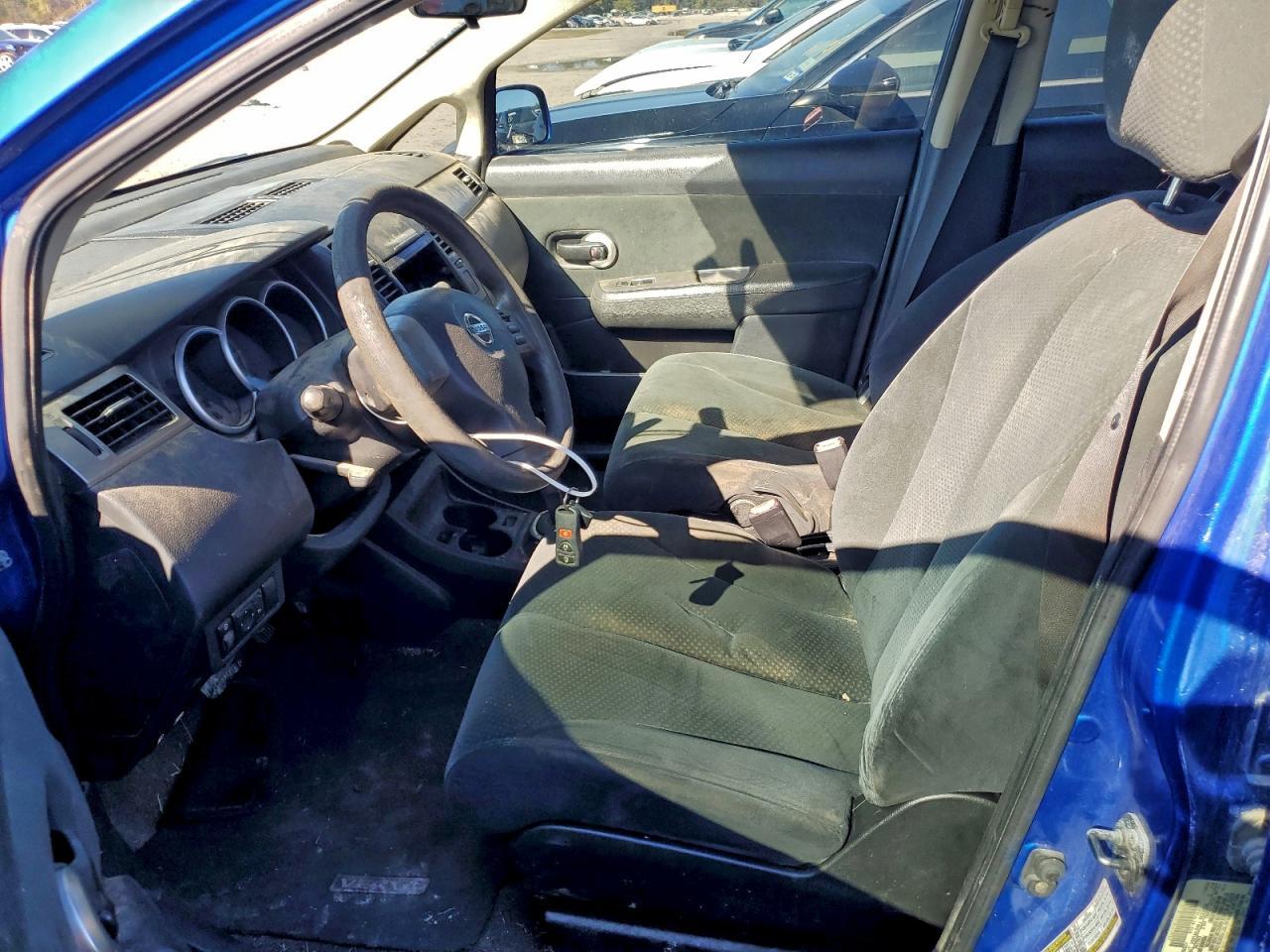 2011 Nissan Versa S - Фото 7