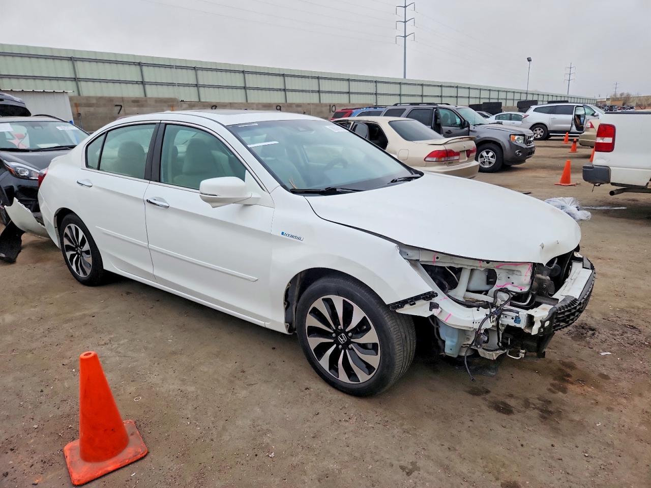 2015 Honda Accord Touring Hybrid - Image 4