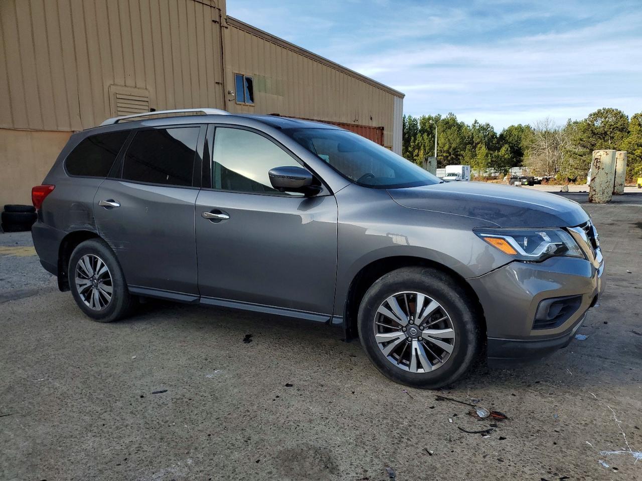 2019 Nissan Pathfinder S - Image 4