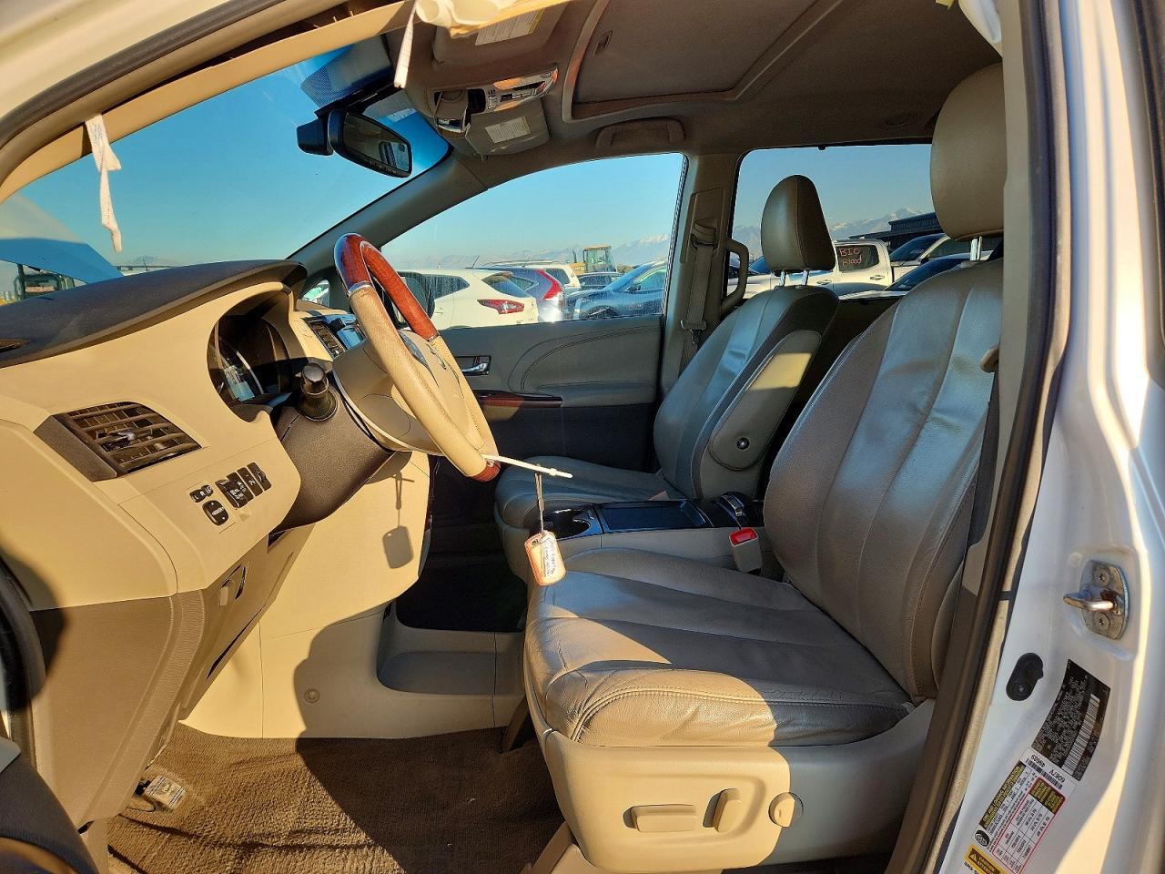2011 Toyota Sienna Limited 7-Passenger - Image 7