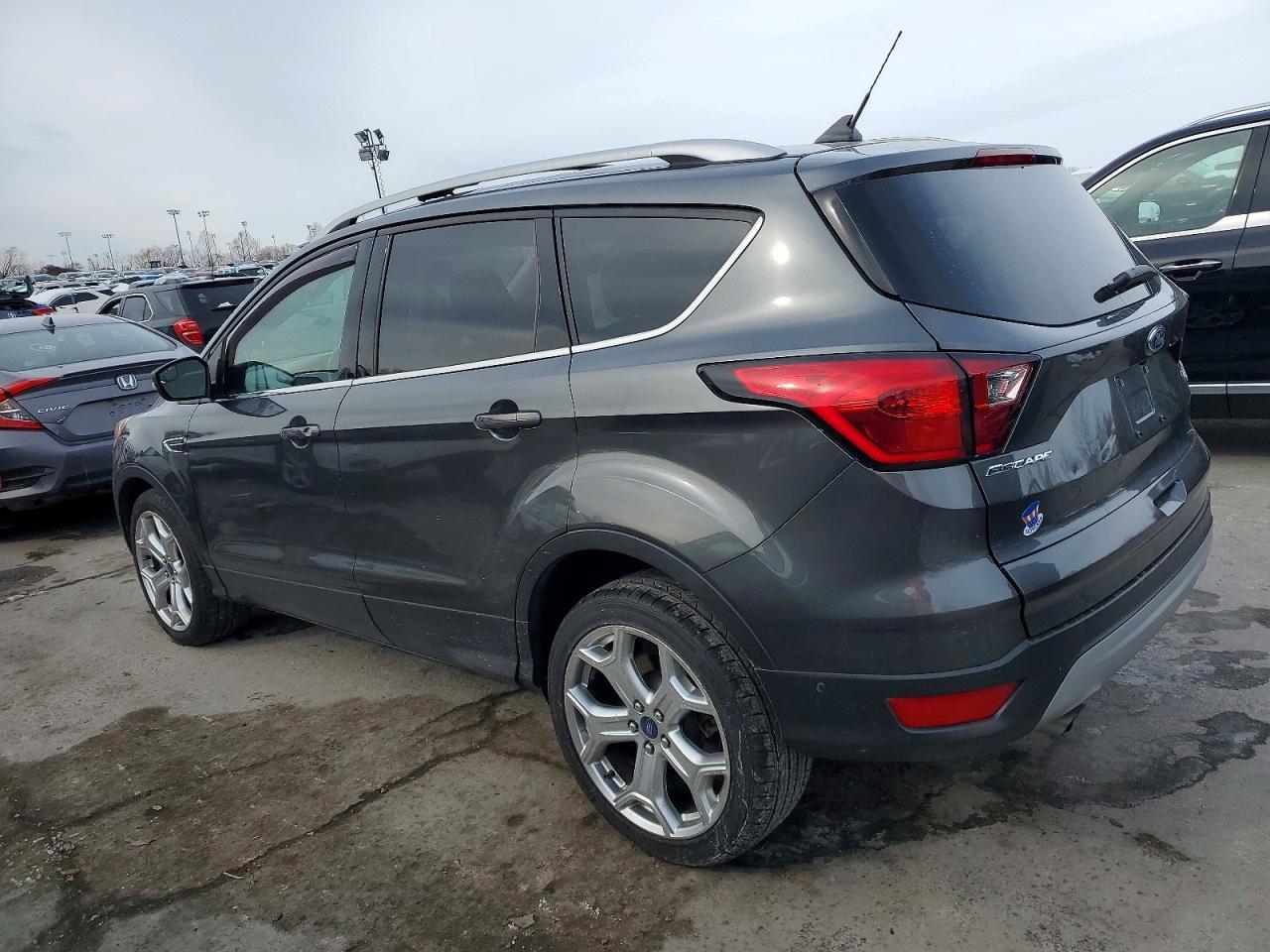 2019 Ford Escape Titanium - Фото 2
