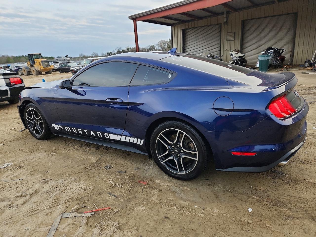 2020 Ford Mustang - Фото 2