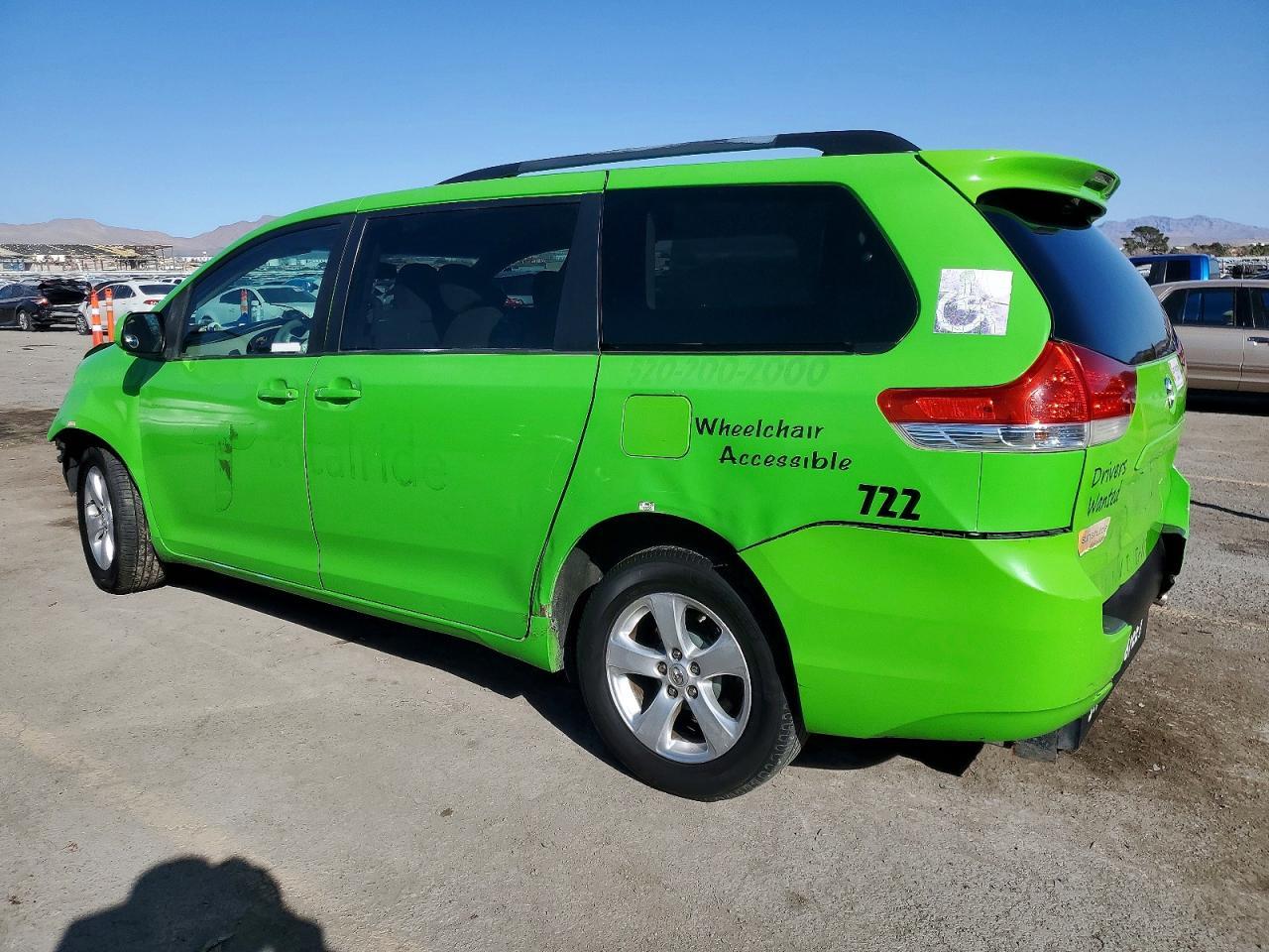 2014 Toyota Sienna Le - Image 2