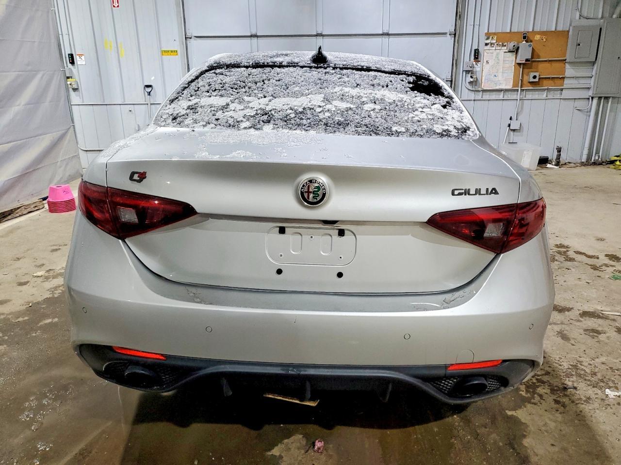 2020 Alfa Romeo Giulia Ti - Фото 6