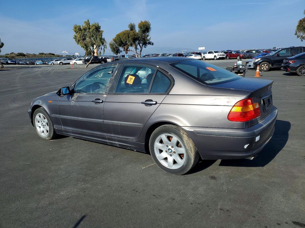 2002 BMW 325 I - Image 2