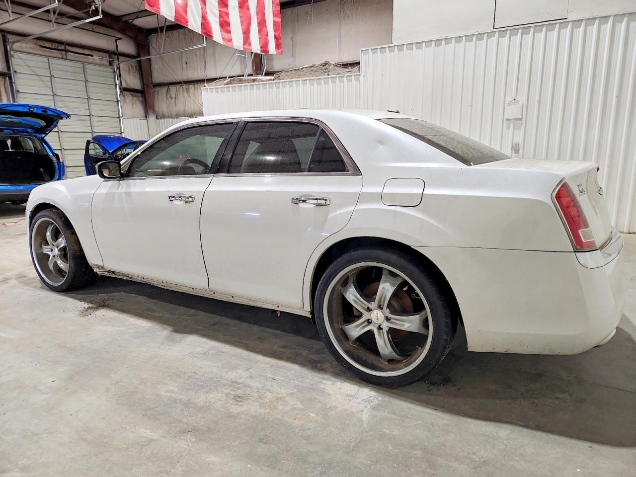 2012 Chrysler 300 Limited - Фото 2