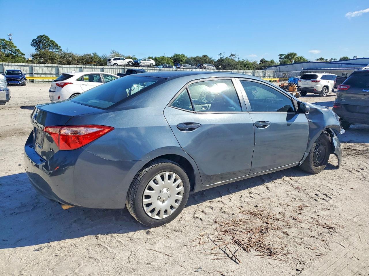 2017 Toyota Corolla L - Фото 3