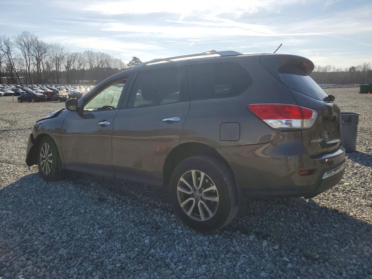 2015 Nissan Pathfinder S - Фото 2