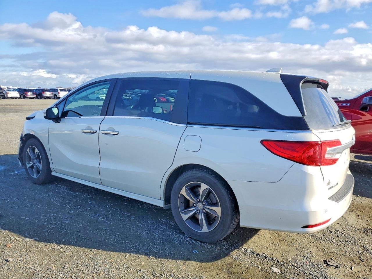 2018 Honda Odyssey Touring - Фото 2