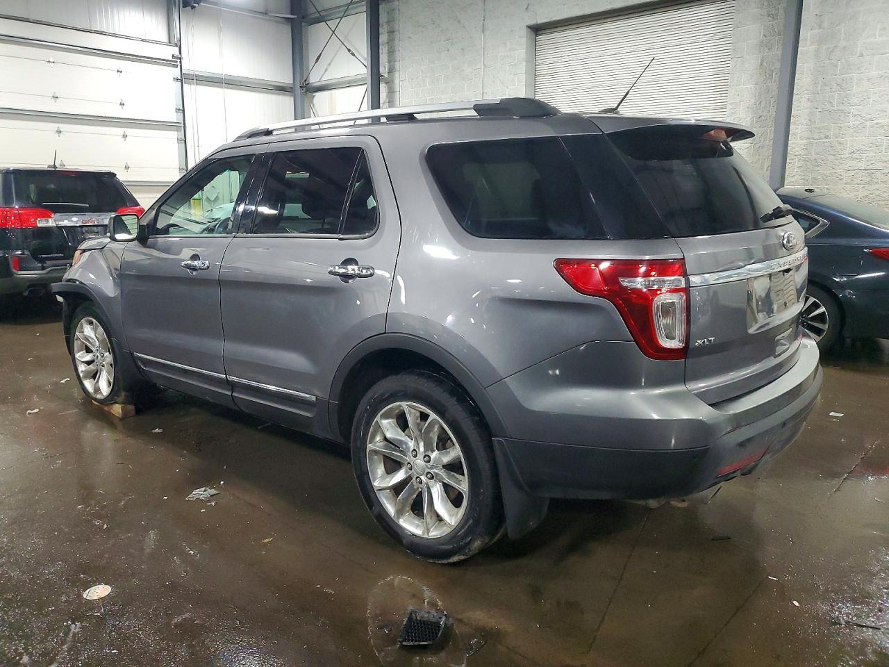 2014 Ford Explorer Xlt - Фото 2