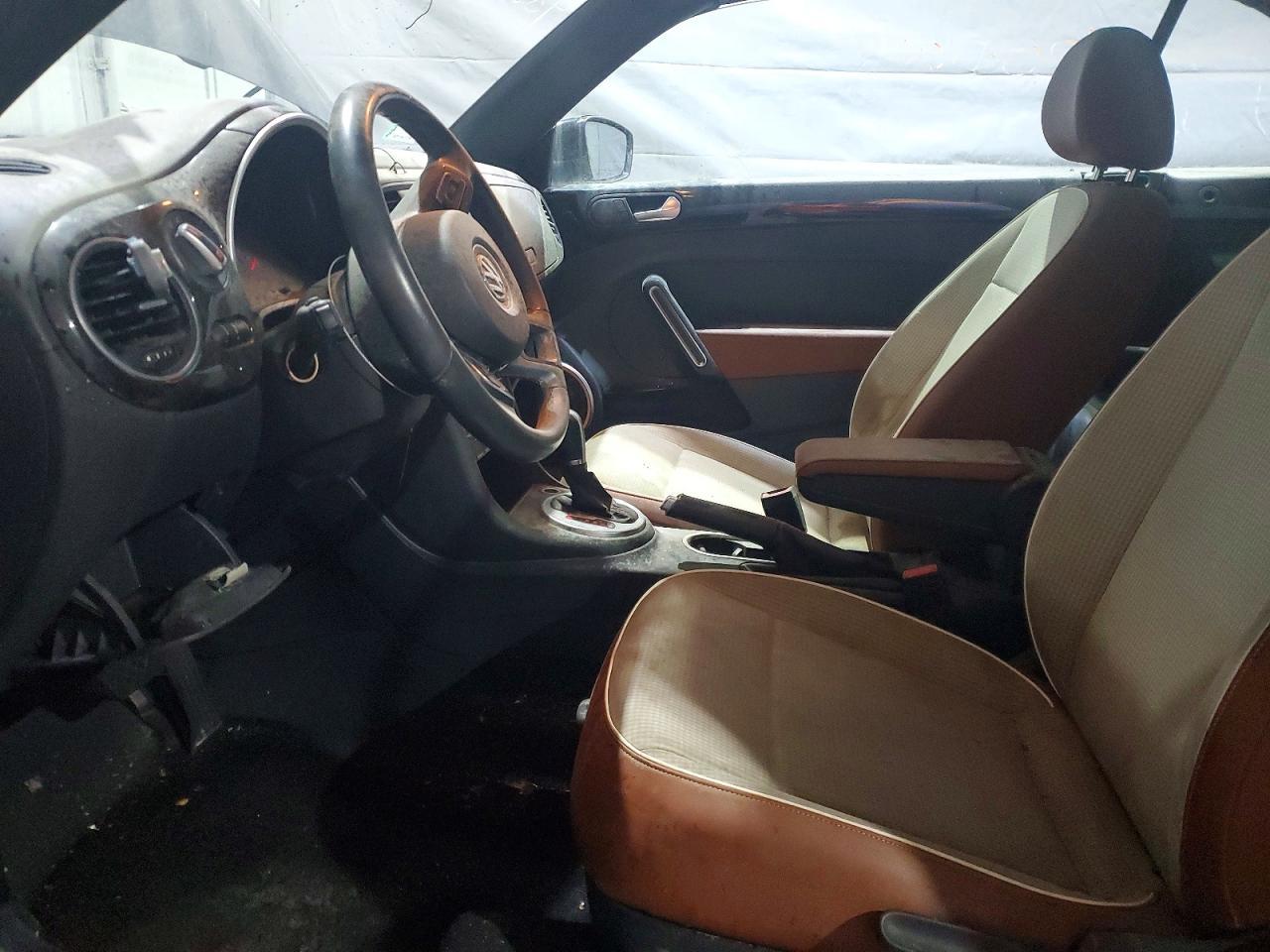 2015 Volkswagen Beetle 1.8T - Фото 7