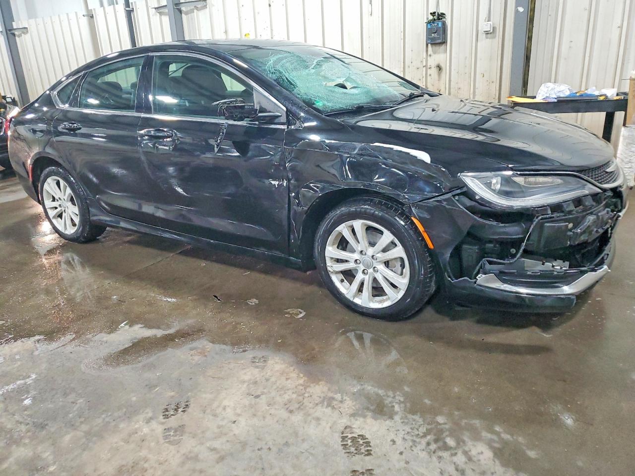 2015 Chrysler 200 Limited - Image 4