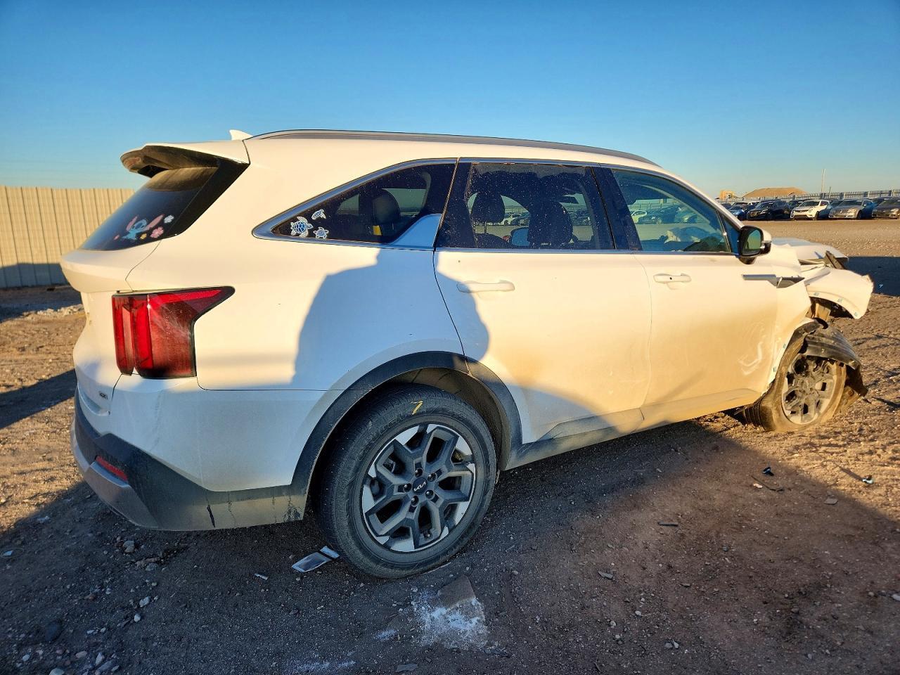 2025 Kia Sorento S - Фото 3