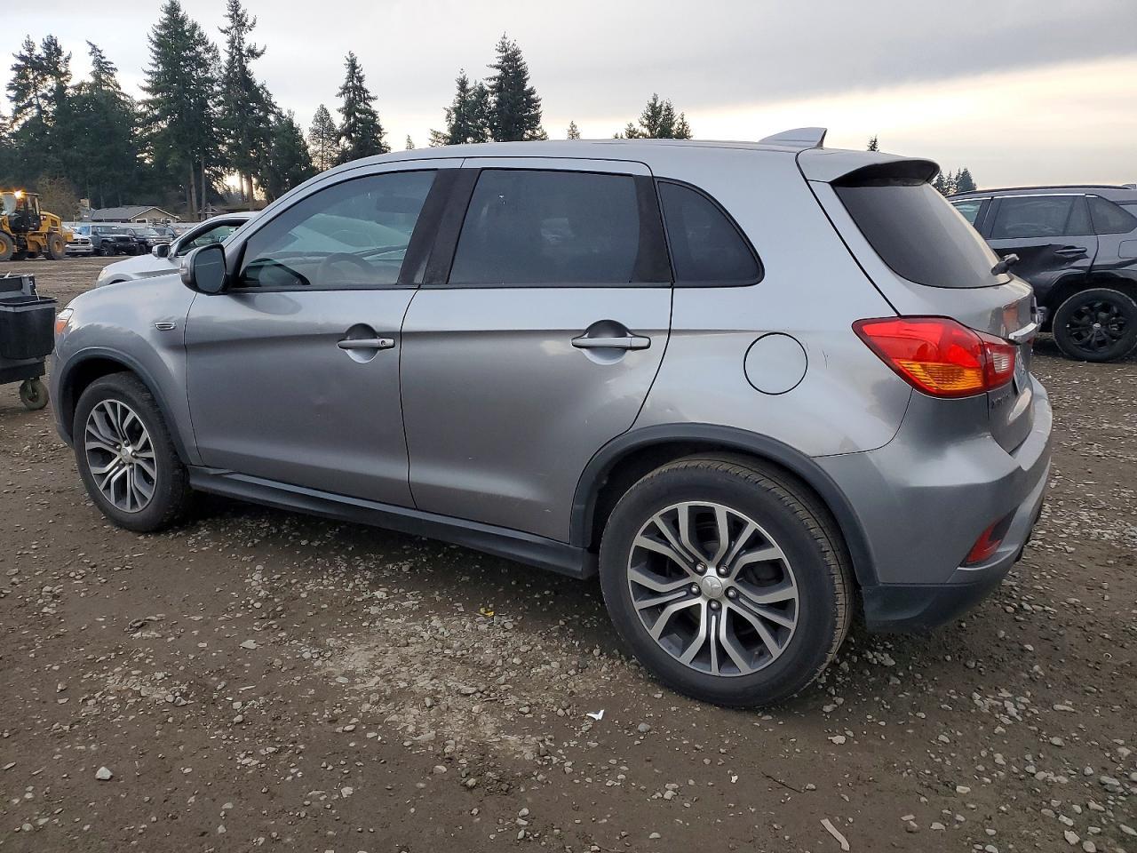2018 Mitsubishi Outlander Sport Es - Фото 2