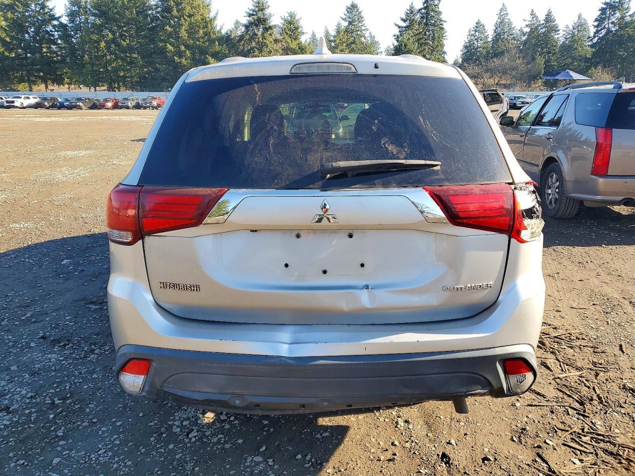 2018 Mitsubishi Outlander Es - Image 6