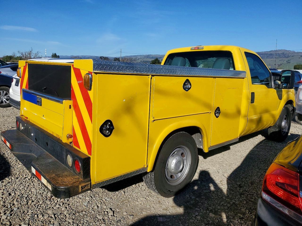 2016 Ford F250 Sd - Utility Truck *** Prior Fleet *** - Image 3