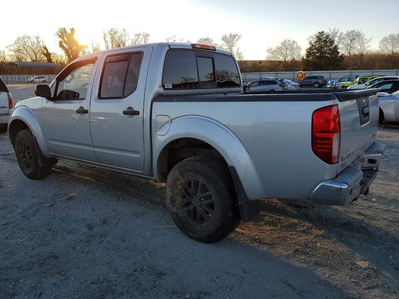 2015 Nissan Frontier S - Image 2