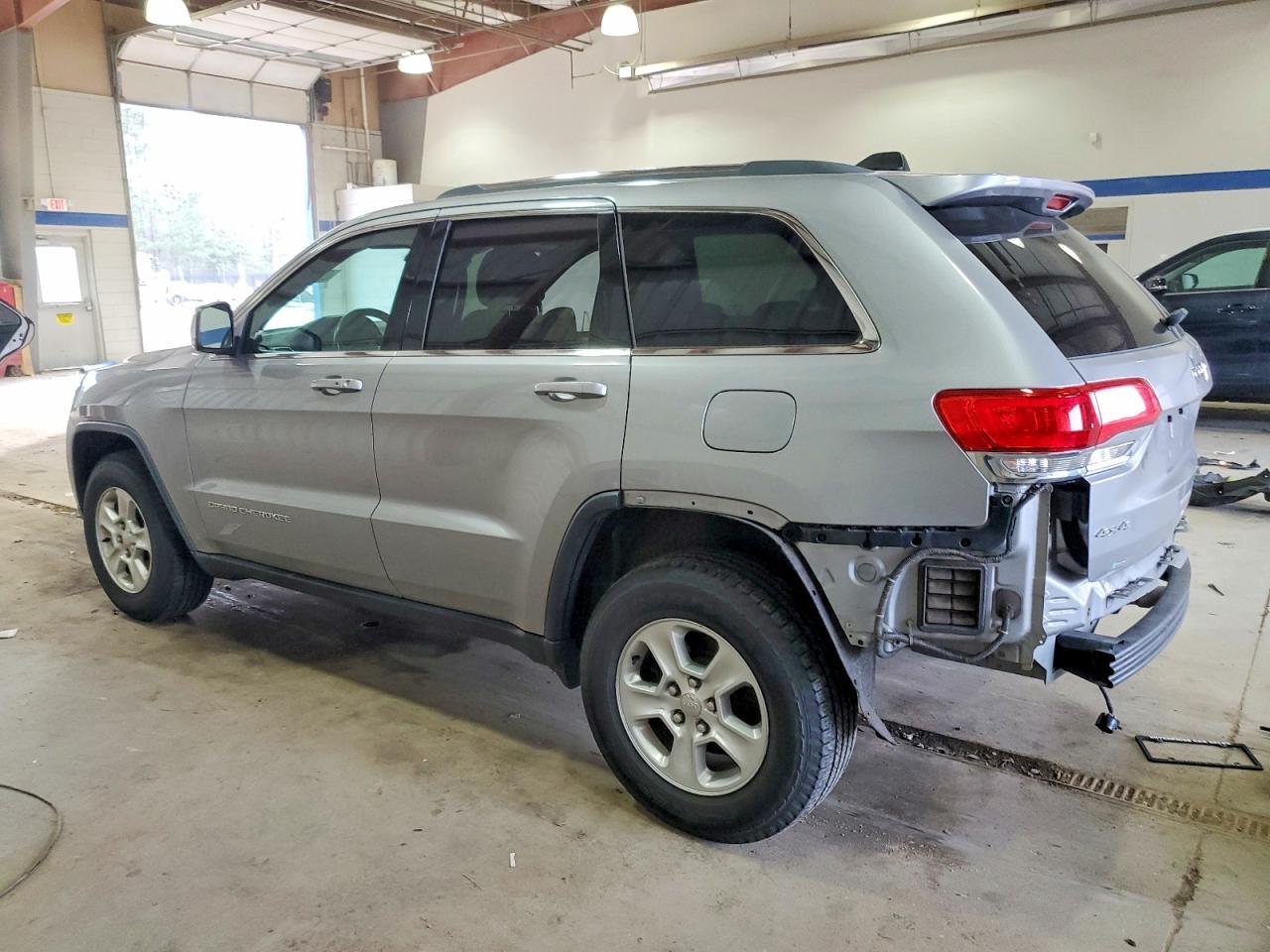 2016 Jeep Grand Cherokee Laredo - Image 2