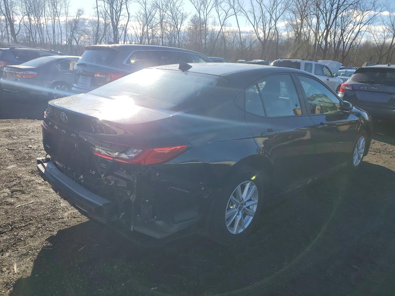 2025 Toyota Camry Le - Фото 3