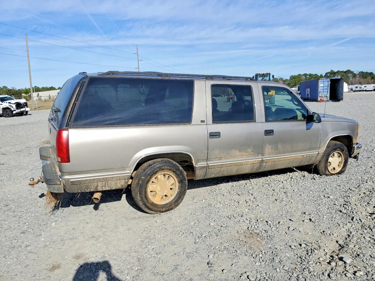 1999 Chevrolet Suburban C1500 - Image 3