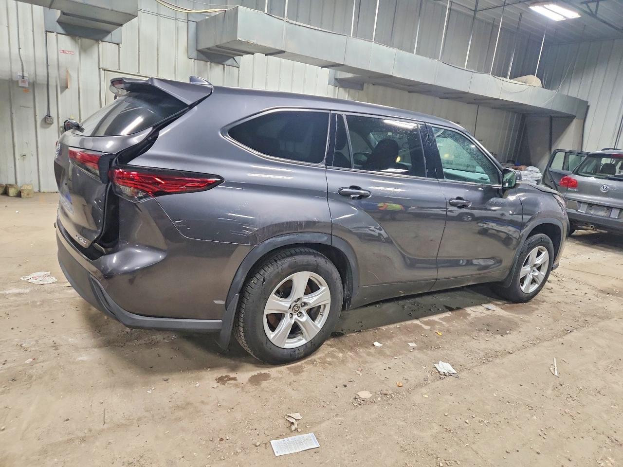 2021 Toyota Highlander Le - Фото 3