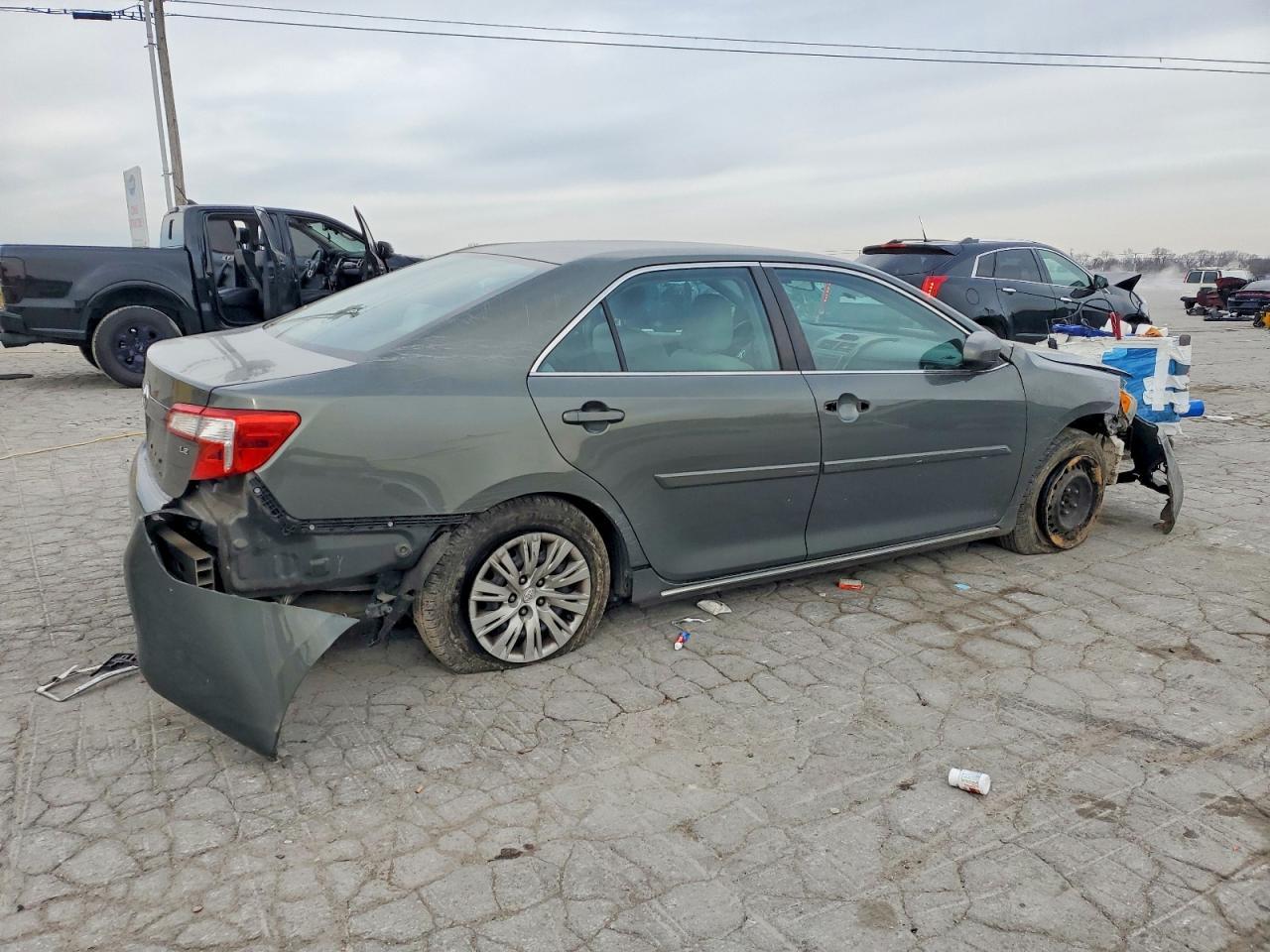 2013 Toyota Camry Le - Фото 3