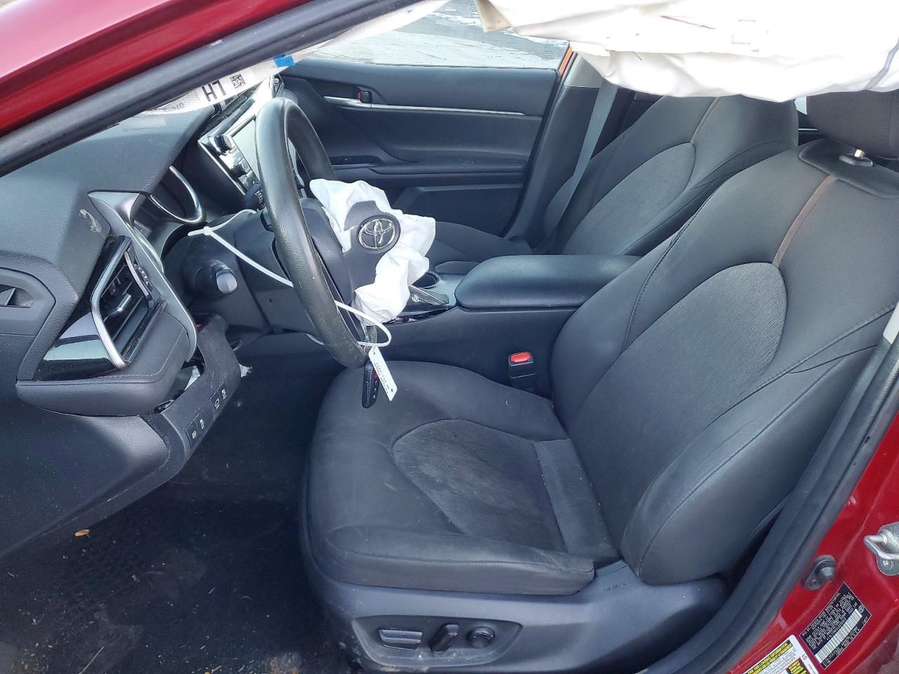 2020 Toyota Camry Le - Фото 7