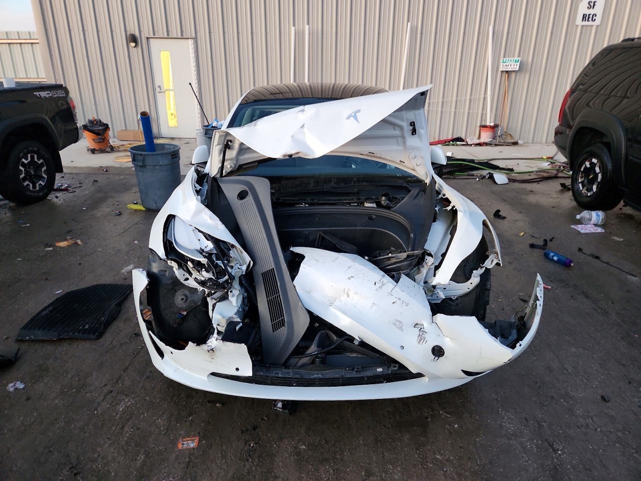 2022 Tesla Model 3 - Фото 5