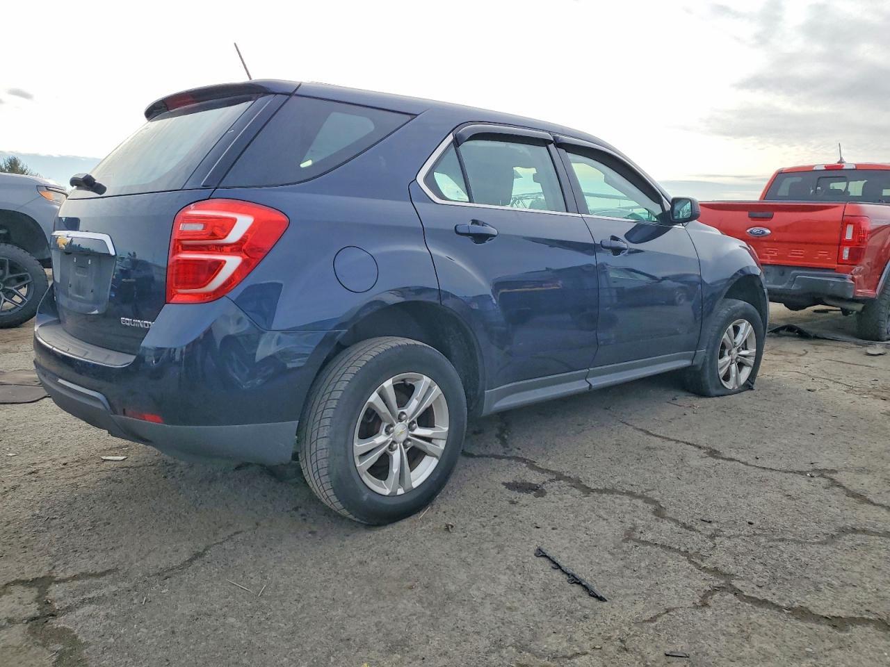 2016 Chevrolet Equinox Ls - Image 3