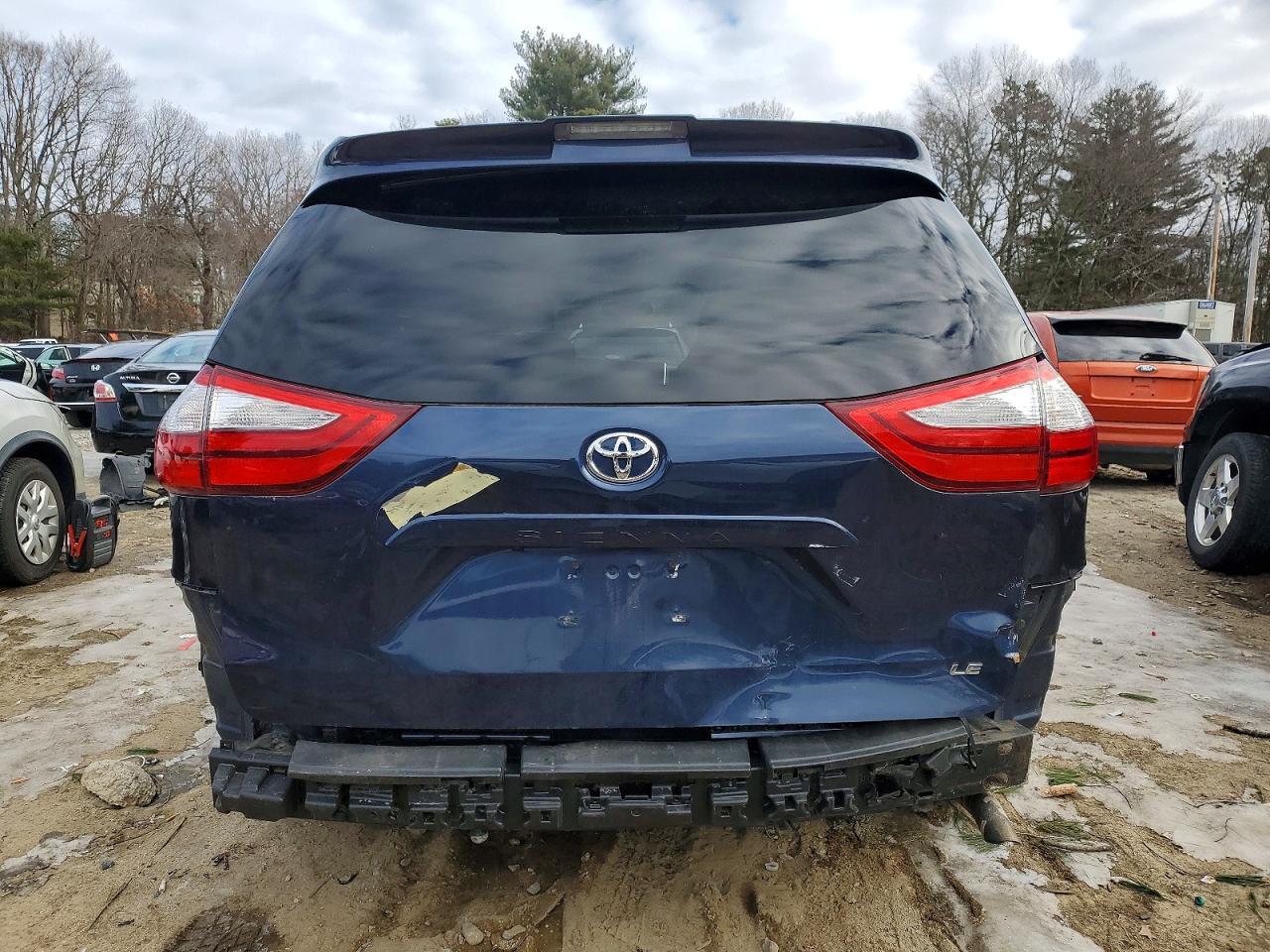 2019 Toyota Sienna Le - Image 6