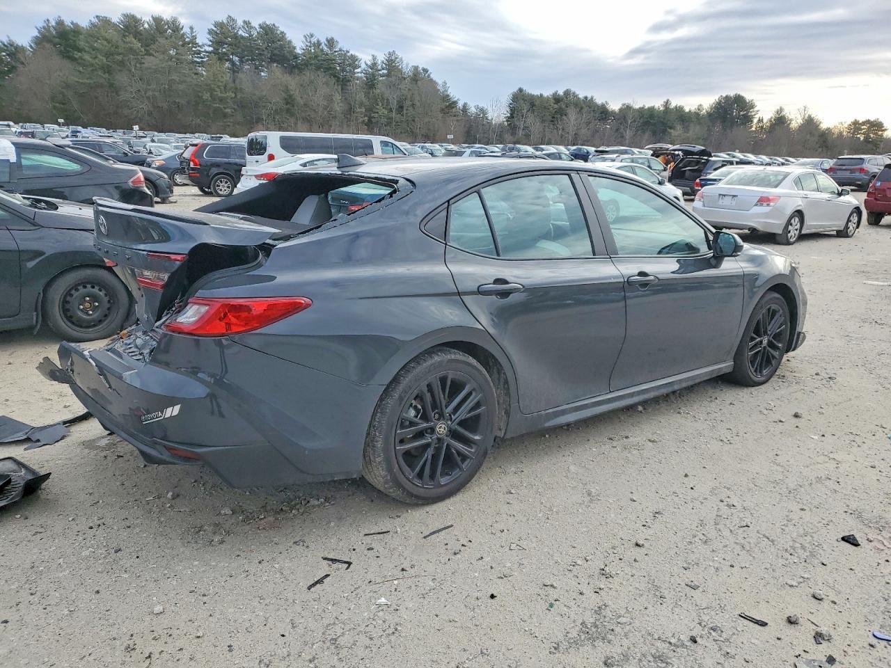 2025 Toyota Camry Xse - Image 3