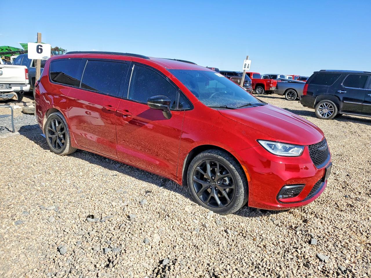 2024 Chrysler Pacifica Touring L - Image 4