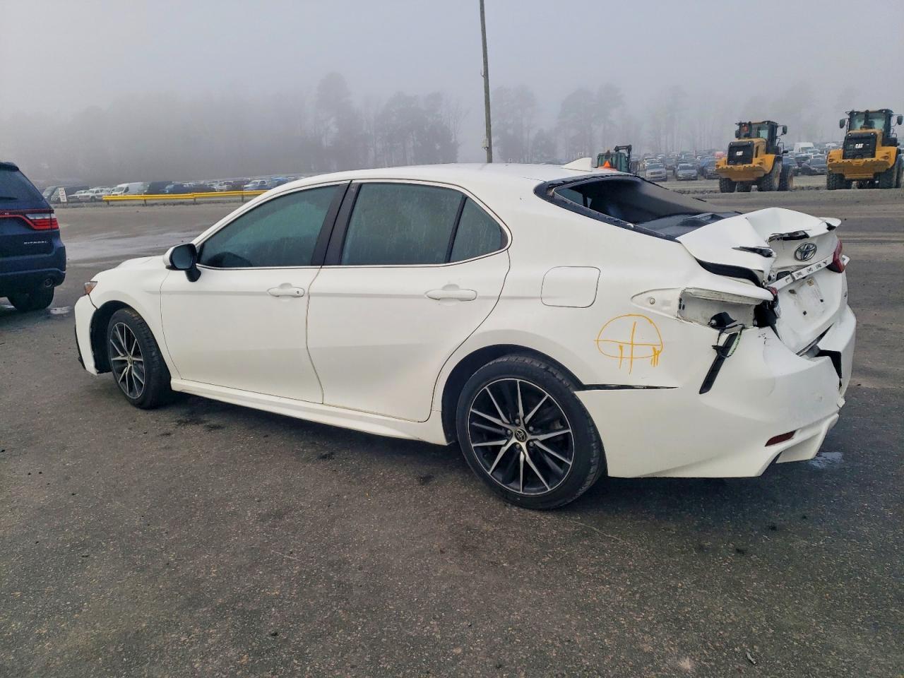 2021 Toyota Camry Se - Фото 2