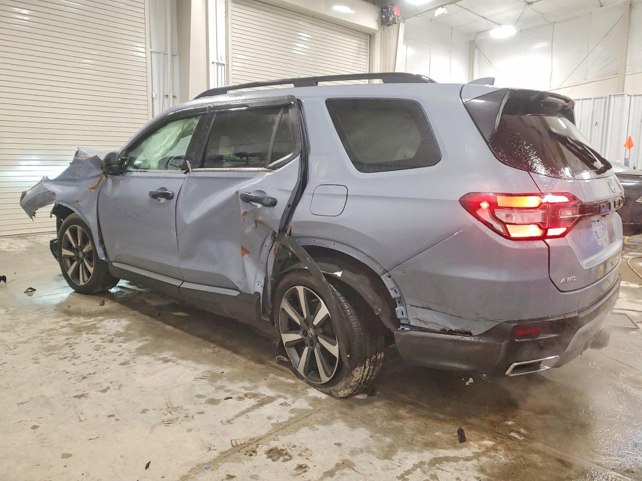 2025 Honda Pilot Touring - Фото 2