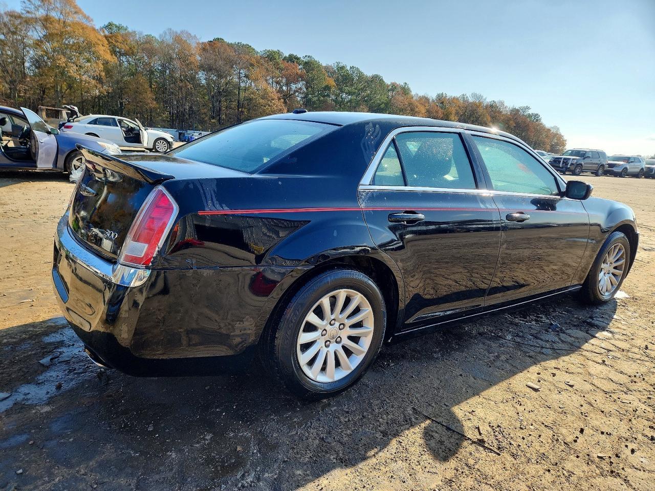 2012 Chrysler 300 - Фото 3