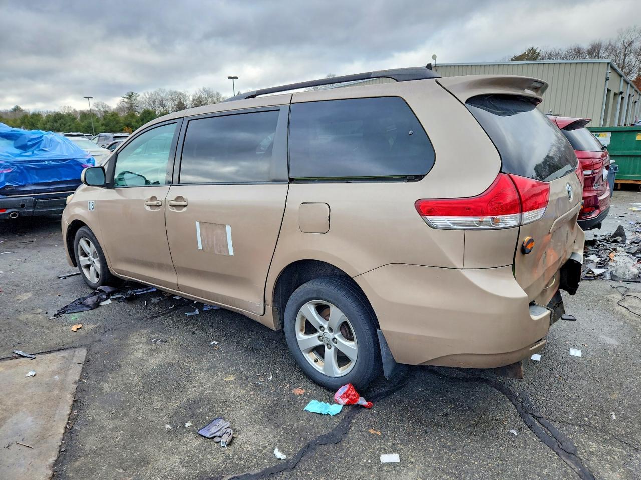 2014 Toyota Sienna Le - Image 2