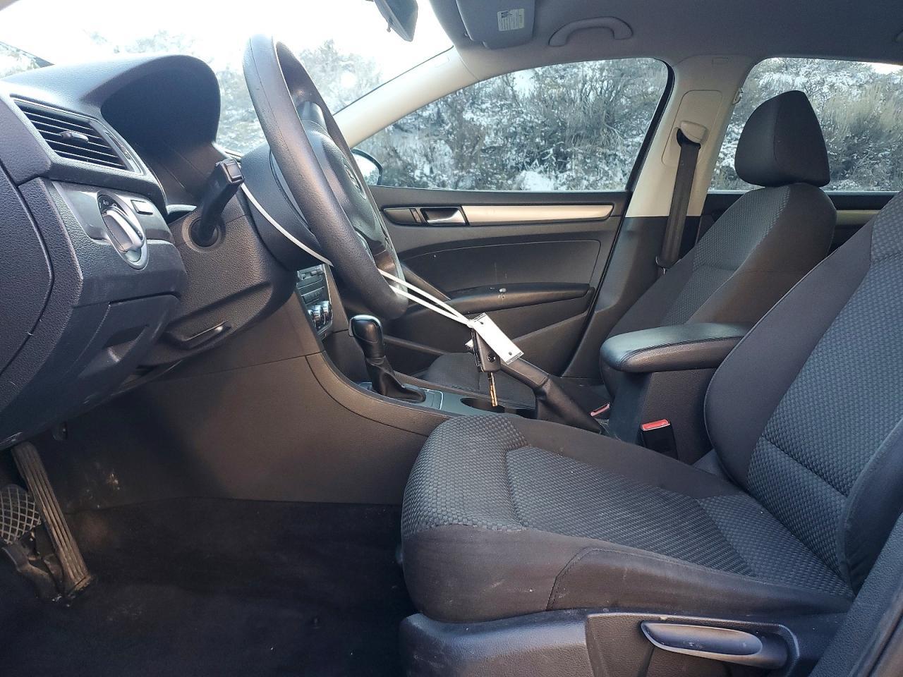 2012 Volkswagen Passat S - Фото 7