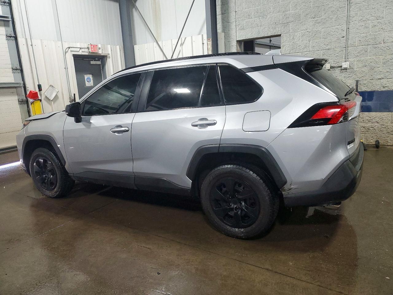 2020 Toyota Rav4 Le - Фото 2