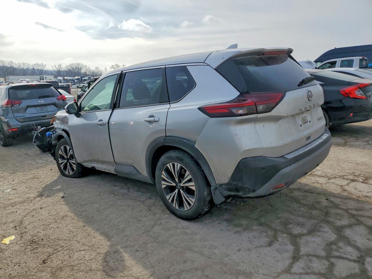 2023 Nissan Rogue Sv - Image 2