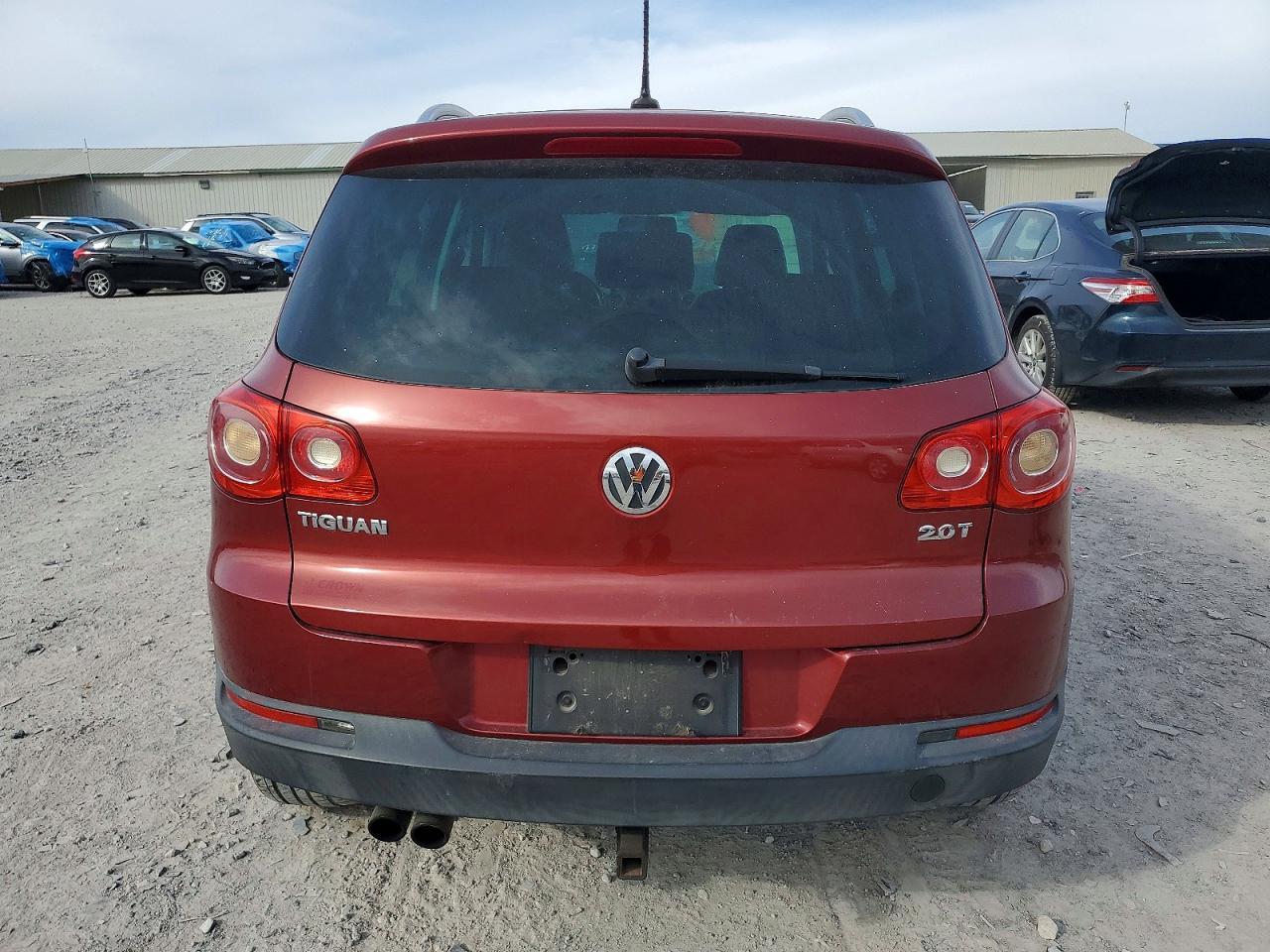 2011 Volkswagen Tiguan S - Image 6