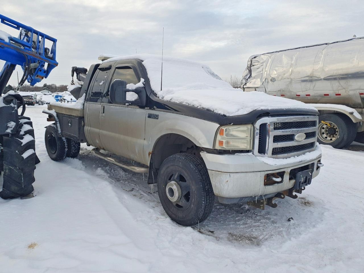 1999 Ford Super Duty F-350 W/D - Image 4