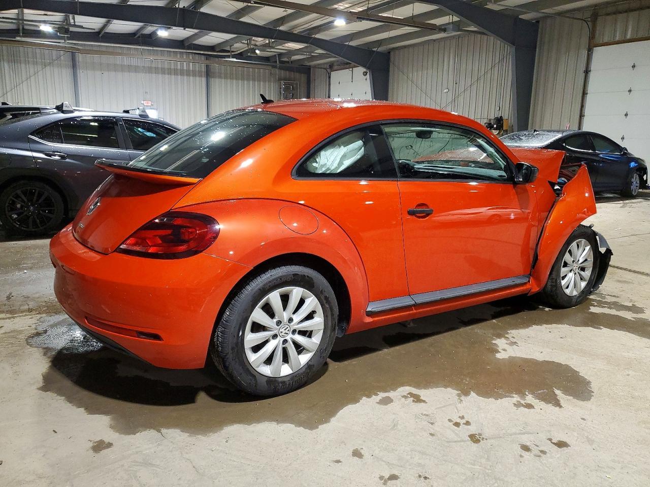 2018 Volkswagen Beetle S - Фото 3
