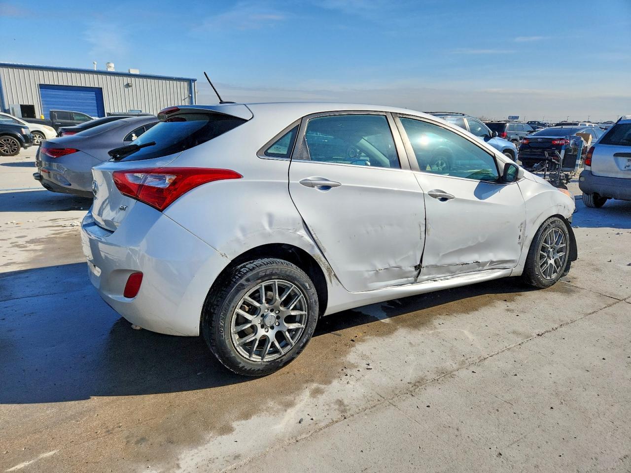 2017 Hyundai Elantra Gt Base - Image 3