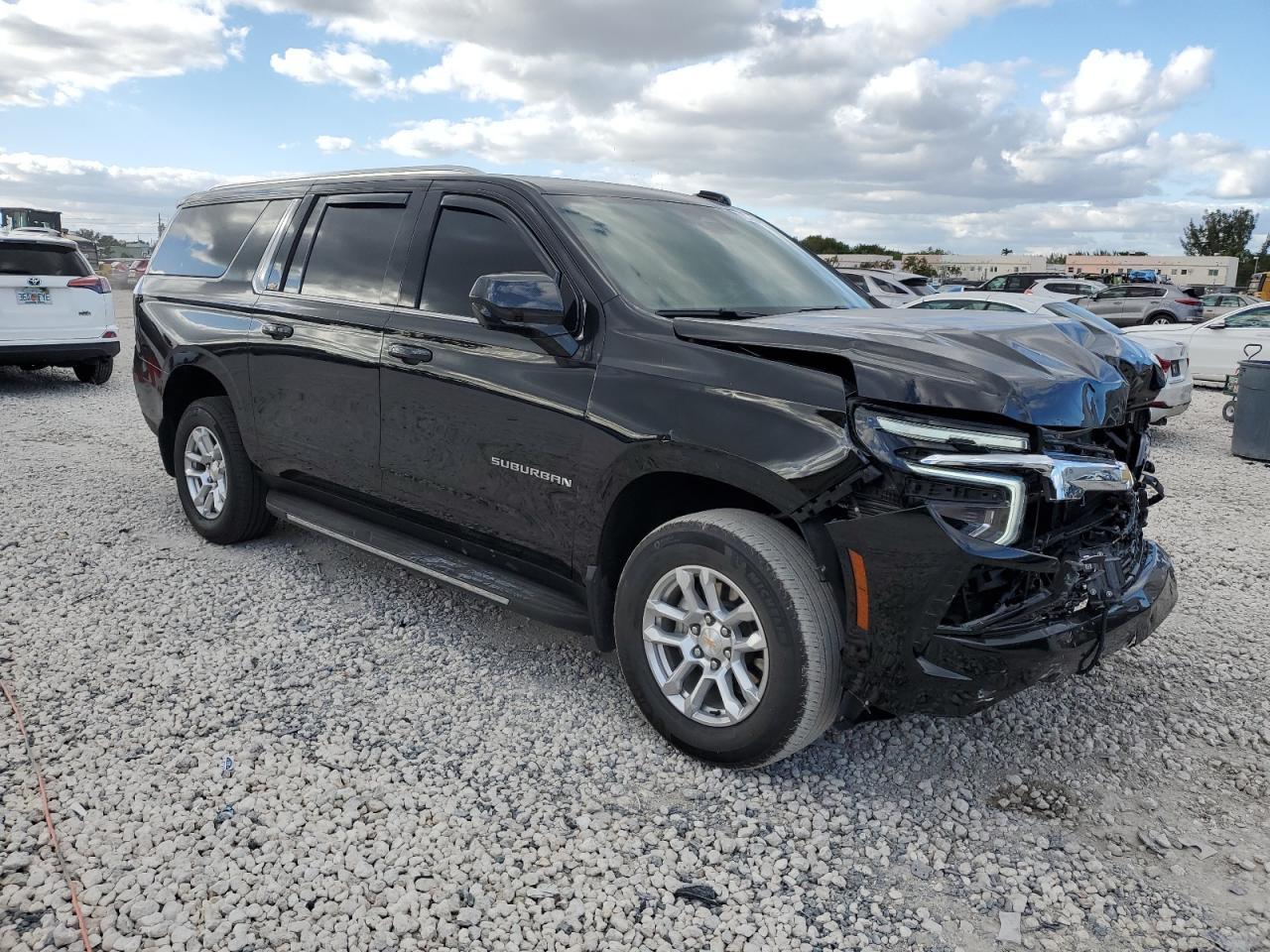 2025 Chevrolet Suburban C1500 Ls - Фото 4
