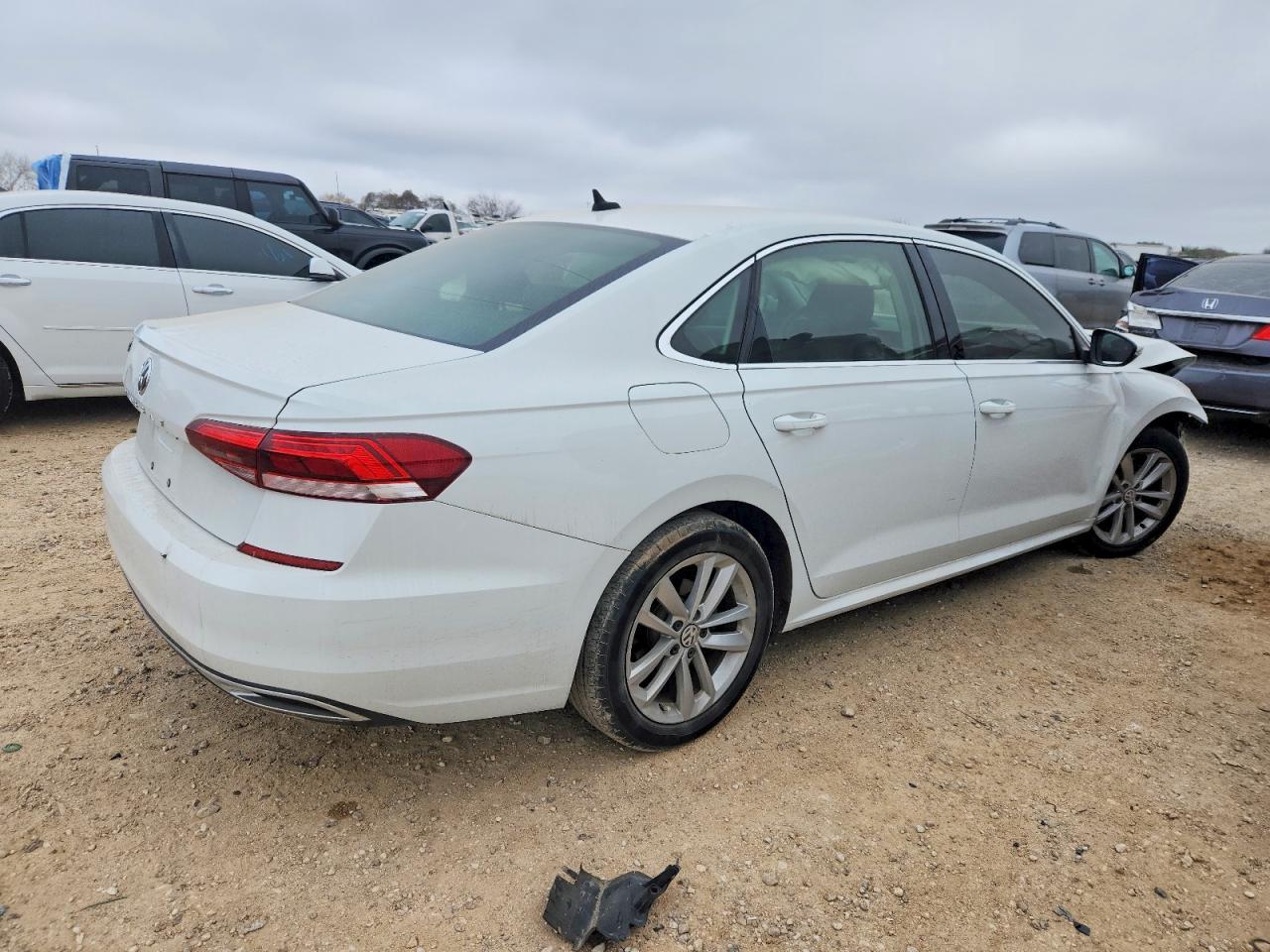 2020 Volkswagen Passat Se - Фото 3